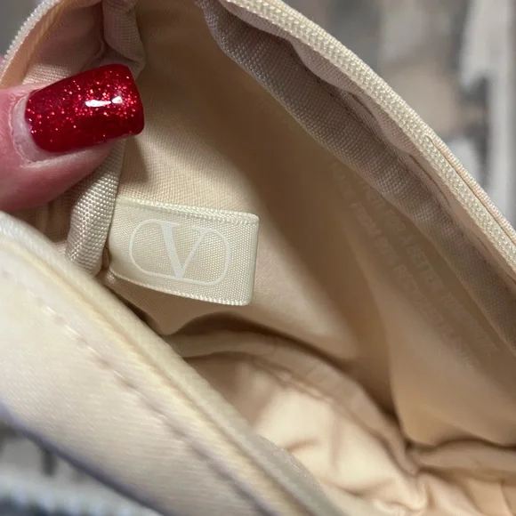 Brand New Authentic Valentino Cream Cosmetic Bag - Picture 6 of 8
